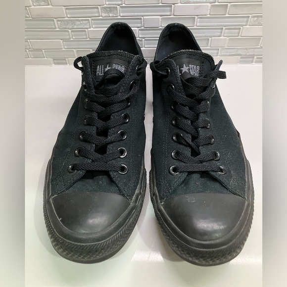 Converse Low-Top all jet black. Size 10.5 - Picture 3 of 11